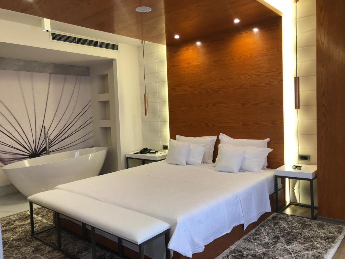 Hotel Palace Vlorë 외부 사진