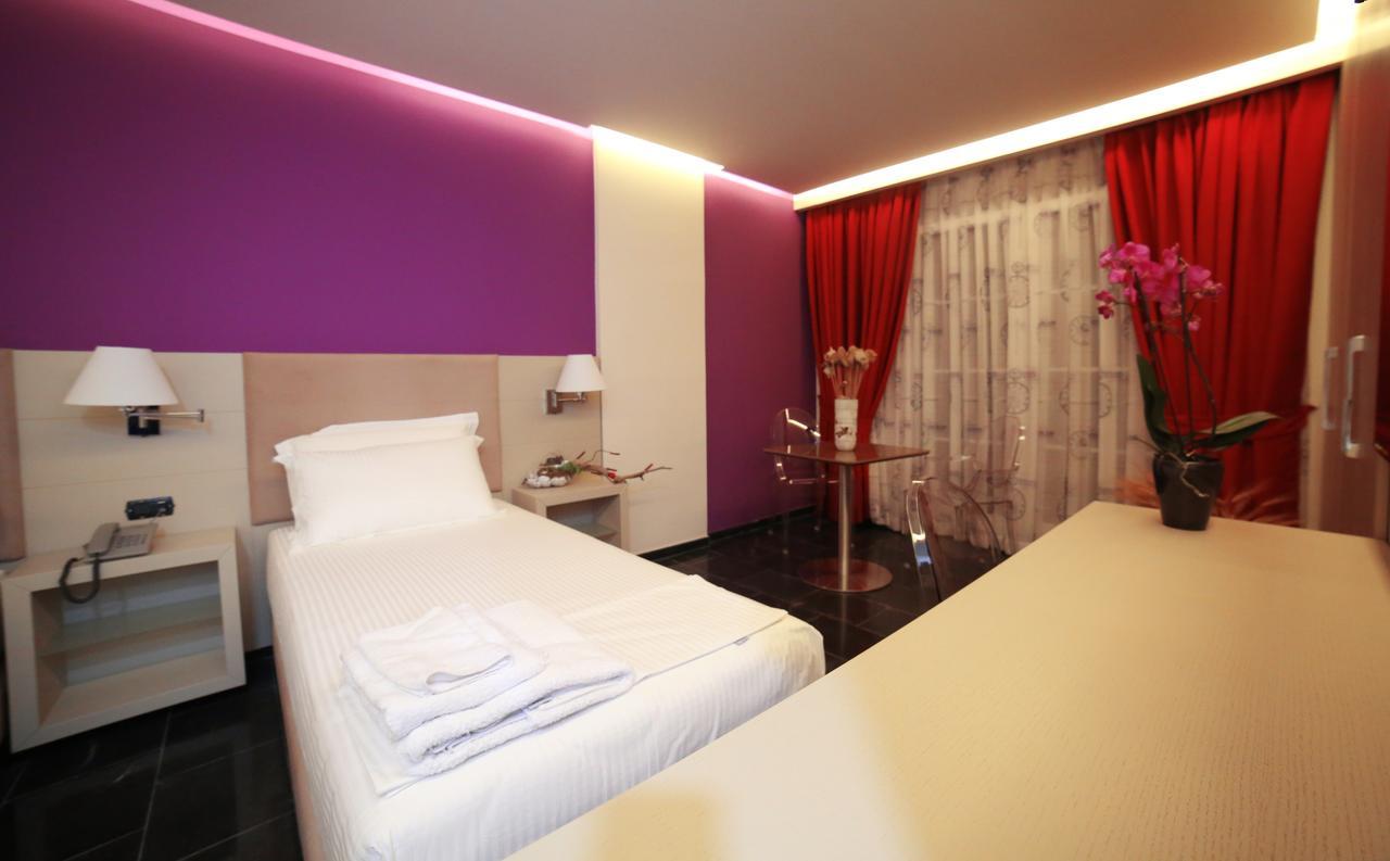 Hotel Palace Vlorë 외부 사진