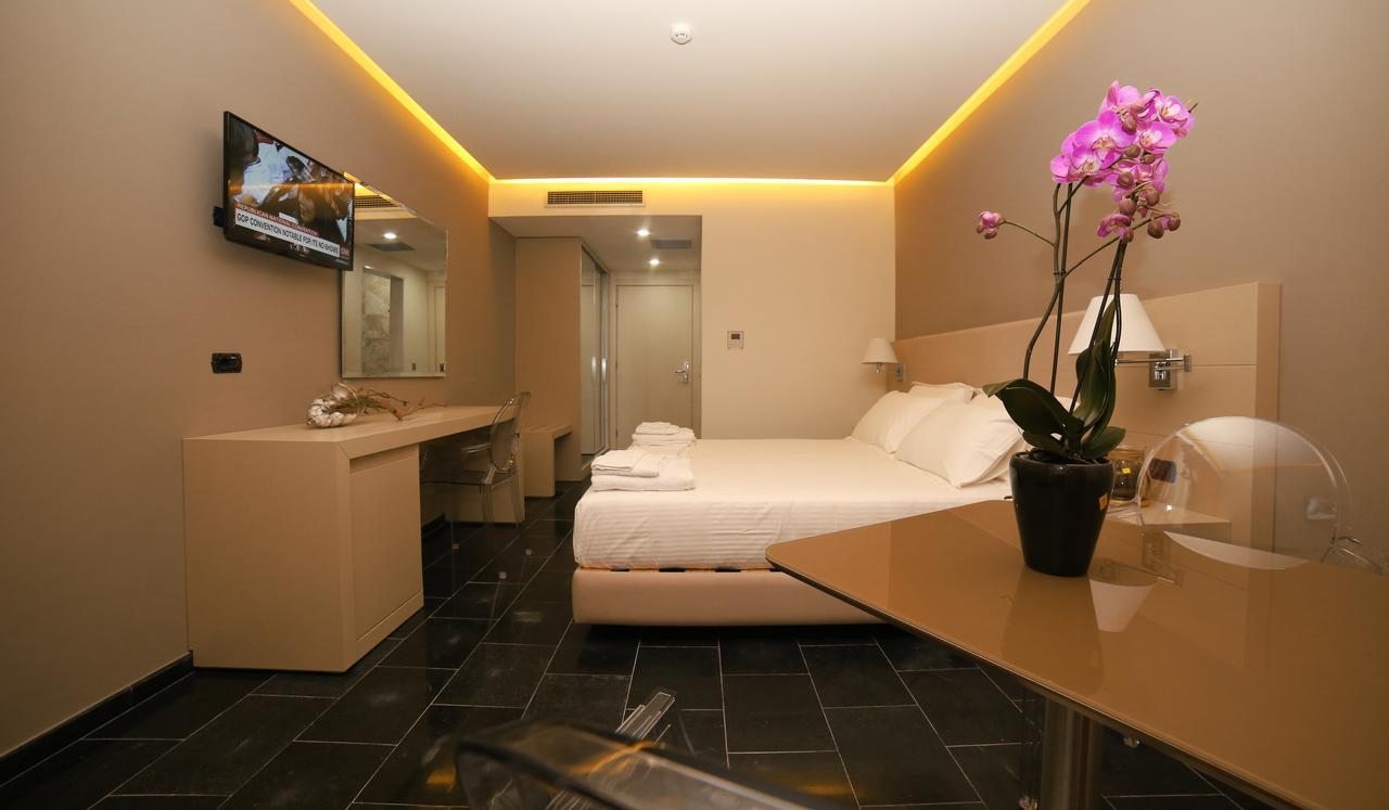 Hotel Palace Vlorë 외부 사진